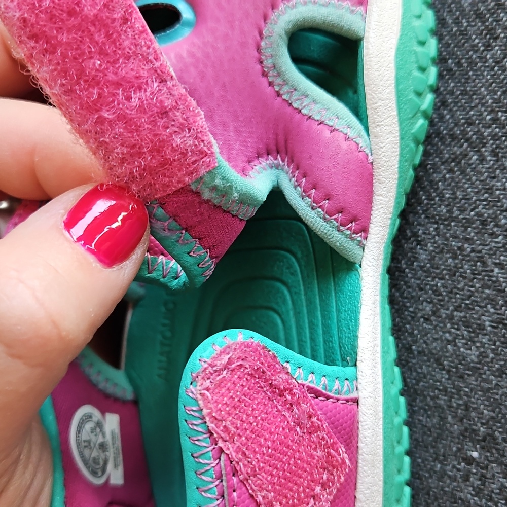 Two Pair Of Kids Water Shoes - Keen and Native - Picture 6 of 13